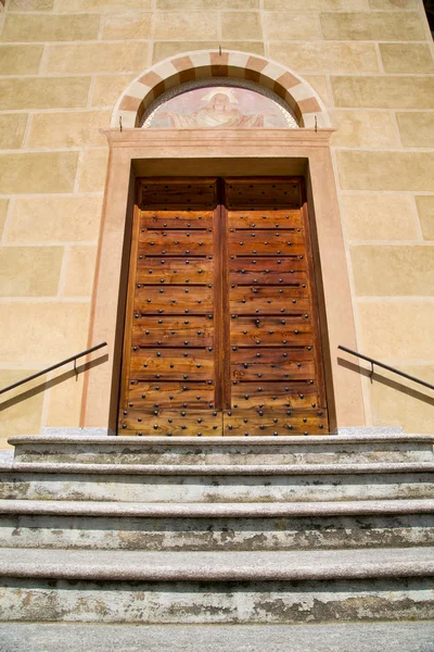 Tradate italia puerta de la iglesia entrada y mosaico — Foto de Stock