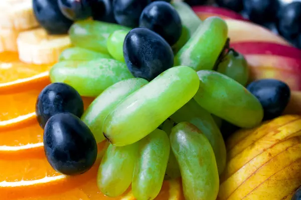 Frutas no fundo branco — Fotografia de Stock