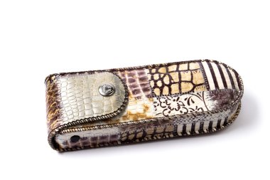 Beyaz arkaplanda gözlük