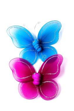 beyaz zemin üzerinde kelebekler