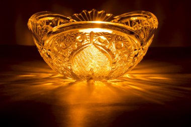 beyaz zemin üzerine mumlar