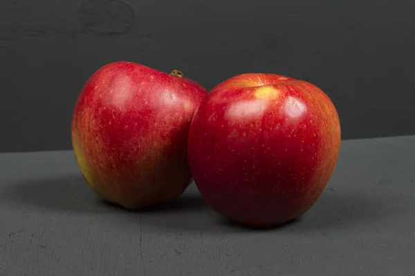 Beyaz arkaplanda elmalar — Stok fotoğraf