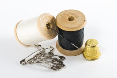 beyaz zemin üzerine konu