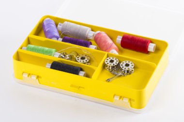 beyaz zemin üzerine konu