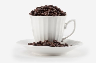 Beyaz arka planda kahve.
