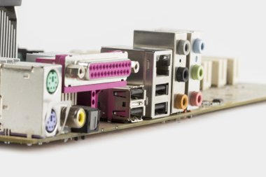 beyaz zemin üzerinde elektronik