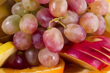 Beyaz arka plan üzerinde meyve