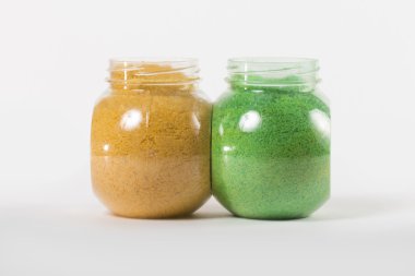 beyaz zemin üzerine tuz