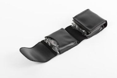 beyaz zemin üzerine dava