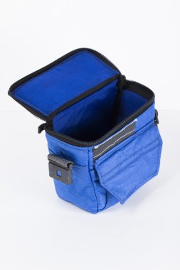 Beyaz arka plan üzerinde çanta