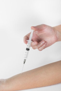 beyaz zemin üzerine uyuşturucu