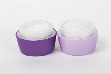 beyaz zemin üzerinde kozmetik