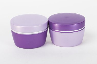 beyaz zemin üzerinde kozmetik