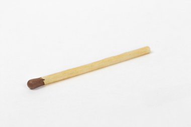 Beyaz arka plan üzerinde maç