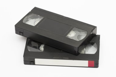 beyaz zemin üzerinde kaset