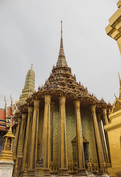 Templo no fundo branco — Fotografia de Stock