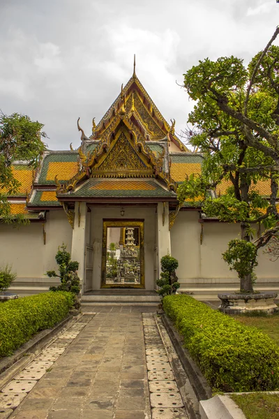 Templo no fundo branco — Fotografia de Stock