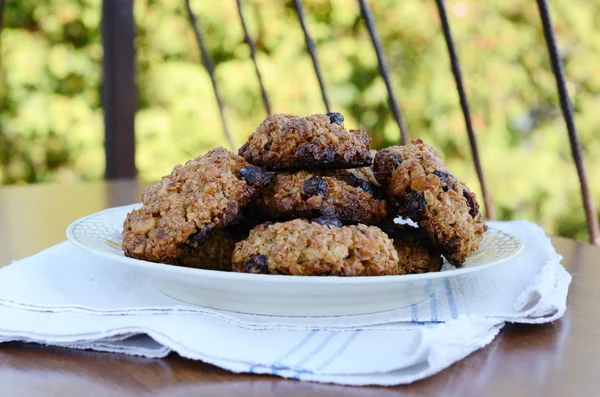 Homemade oatmeal cookies on balcony — Stock Photo, Image