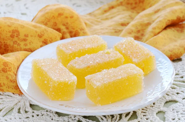 tığ işi masa örtüsü üzerine mandalina ev yapımı reçel