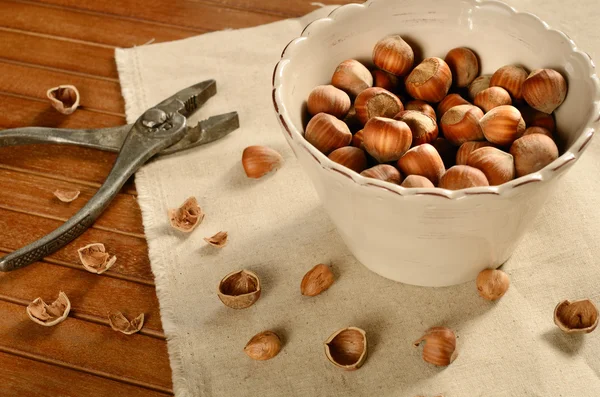 Sprickbildning hasselnötter — Stockfoto