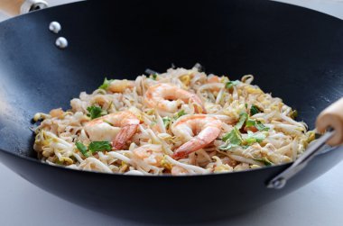 Phad thai - tavada kızartılmış Pirinç Noodle karides ile