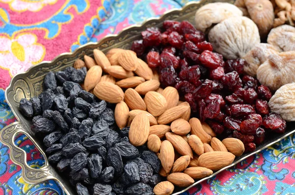 Blandade torkade frukter och nötter i orientalisk stil — Stockfoto