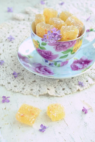 Coppa con barrette di gelatina di arance fatte in casa — Foto Stock