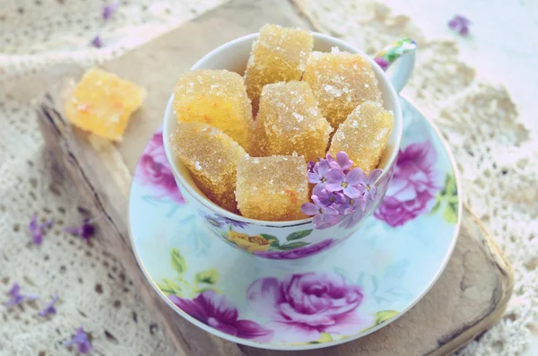 Coupe avec des barres de gelée oramge maison — Photo