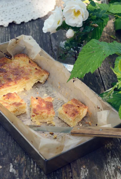 Tarte au citron maison dans une casserole — Photo