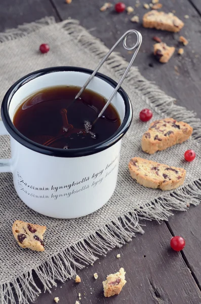 Taza de té y biscotti de arándano — Foto de Stock