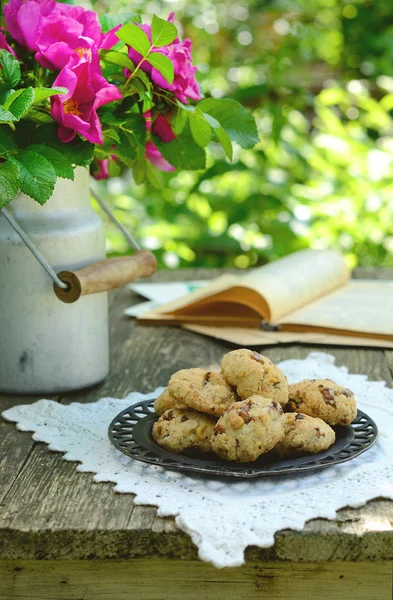 Walnut cookies on garden table — Stock Photo, Image