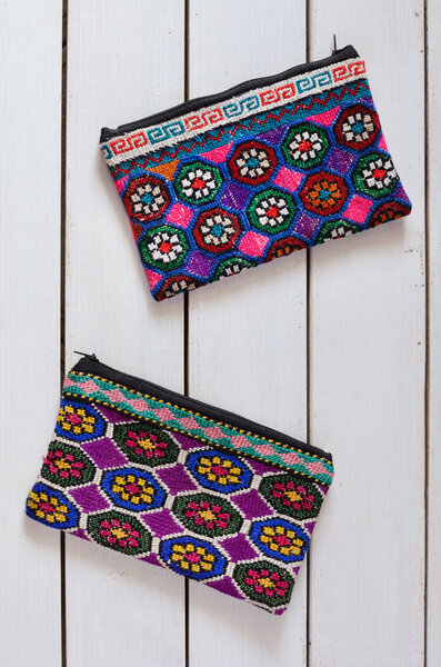 Восточные сумки с декоративной вышивкой
