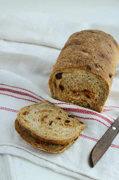 Homemade rye bread with dried tomatoes — Stock Photo, Image