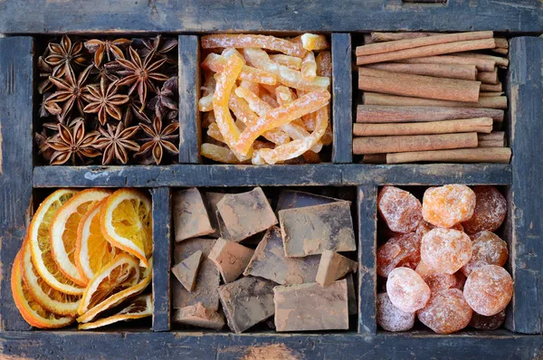 Chocolate, kumquats and spices — Stock Photo, Image