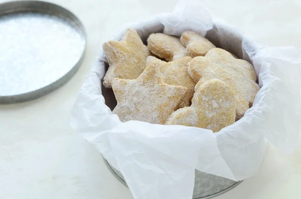 Homemade ginger cookies in tin box — Stock Photo, Image