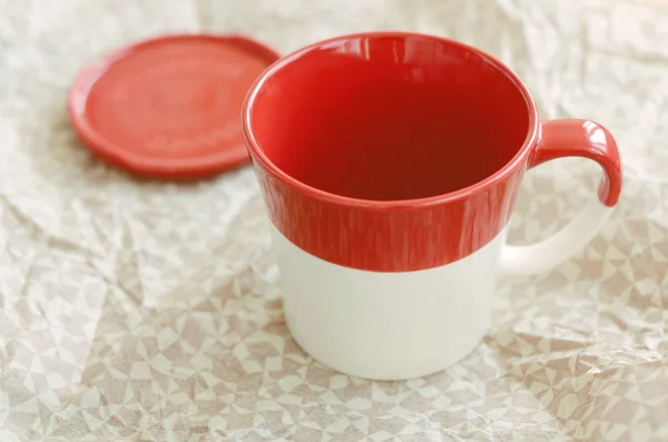 Rot-weiße Starbucks Kaffeetasse — Stockfoto