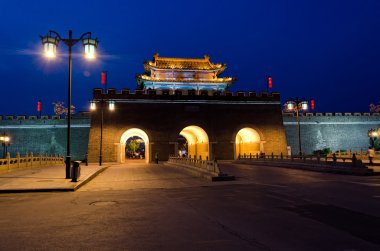 City wall geçit gece qufu, Çin