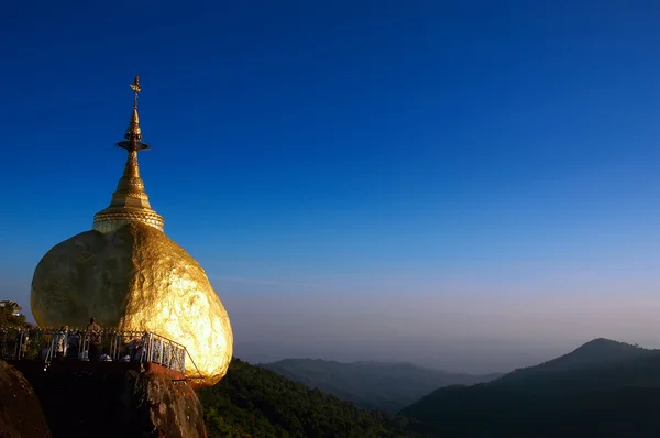 Golden Rock, Kyaikhtiyo, Mianmar . Fotografia De Stock