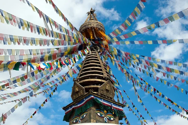 Toppen av den buddhistiska kathesimbhu stupan Stockfoto