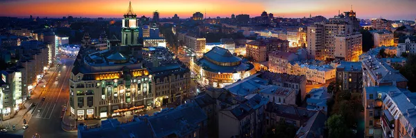 Landschap van kiev bij nacht — Stockfoto