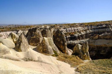 Türkiye 'nin Kapadokya kentindeki güzel dağlar ve kayalar