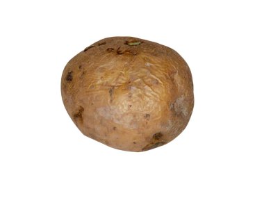Kaynamış patates, beyaz arka planda izole edilmiş.
