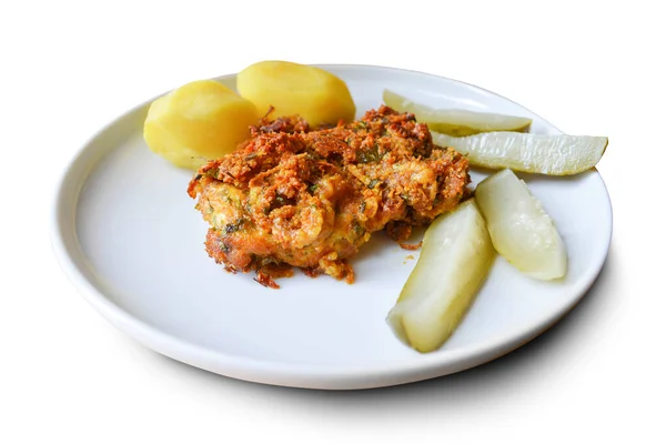 Gevulde Kipfilet Met Gekookte Aardappelen Gepekelde Komkommers — Stockfoto