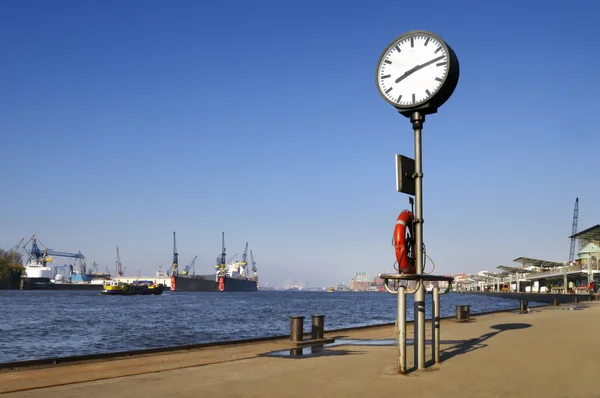 Urban clock and harbour — Stock Photo, Image