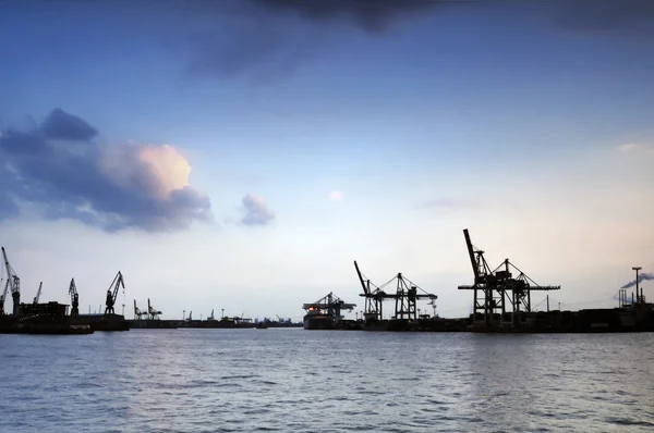 Grúas de muelle —  Fotos de Stock