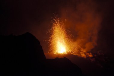 gece patlama, volkan stromboli