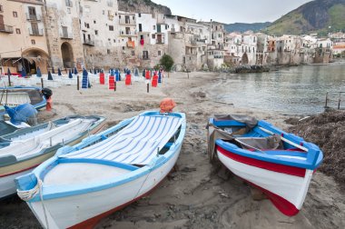 Cefalu içinde liman