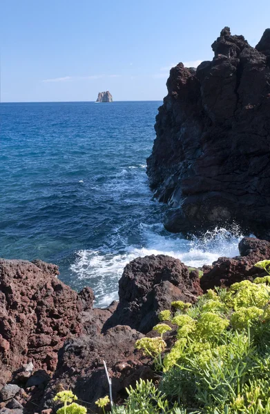 Strombolichio piccola isola — Foto Stock