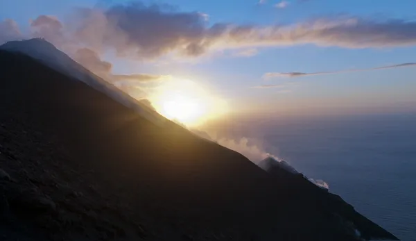 Stromboli volcano and sunset — Stock Photo, Image