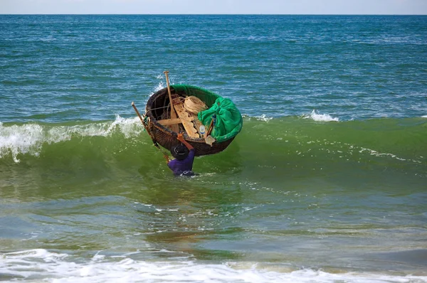 Vietnamese fisherman — Stock Photo, Image